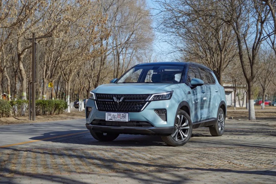 上得厅堂 试驾五菱银标系列首款SUV——星辰
