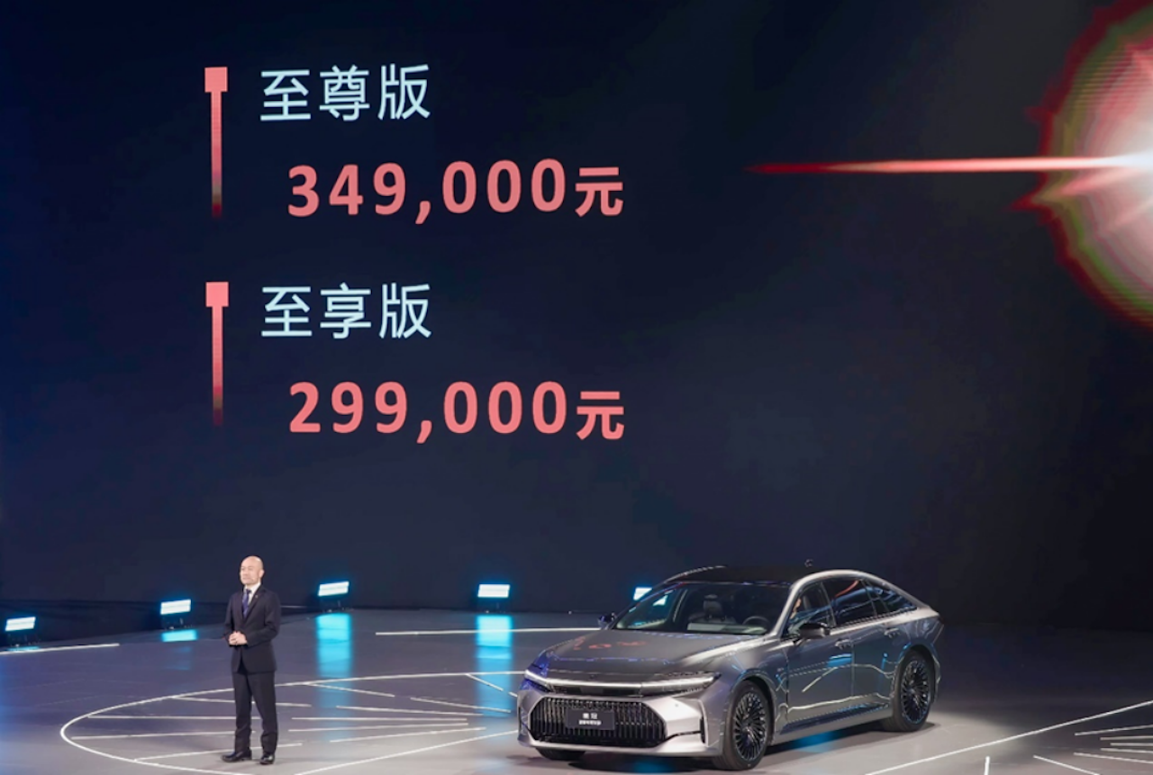 原装进口 全新皇冠耀世而来 官方指导价29.9万元起