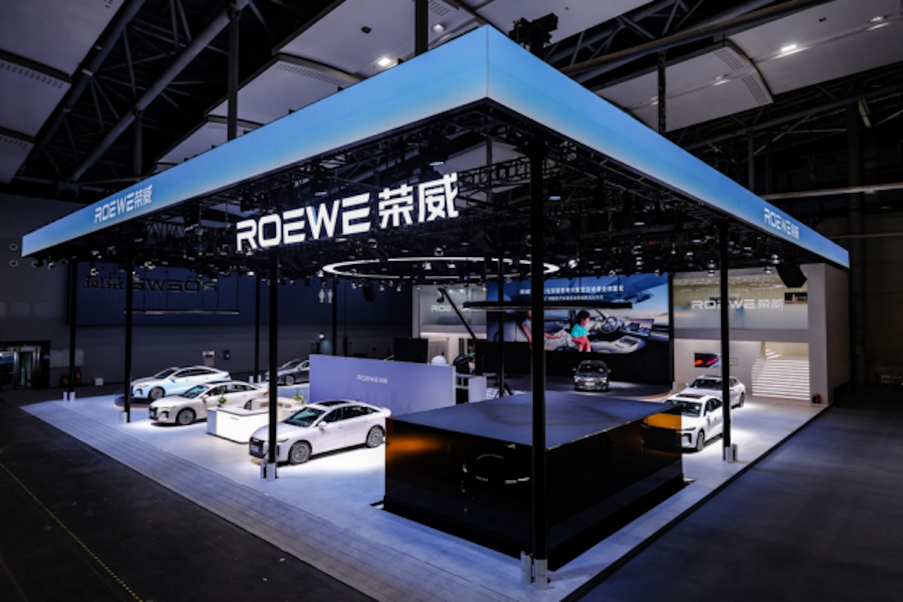 订单持续火爆！荣威M7 DMH携“活人感”AI车机登陆广州车展